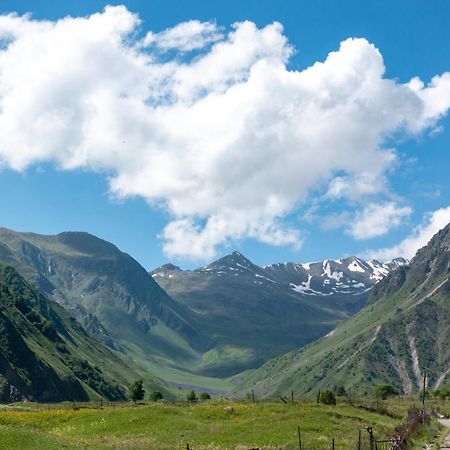 Terkhena Hotel Kazbegi Eksteriør billede