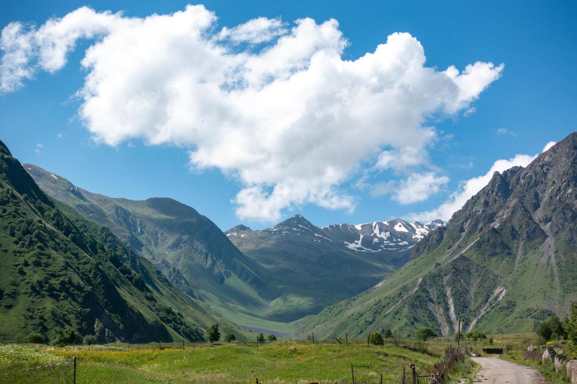 Terkhena Hotel Kazbegi Eksteriør billede