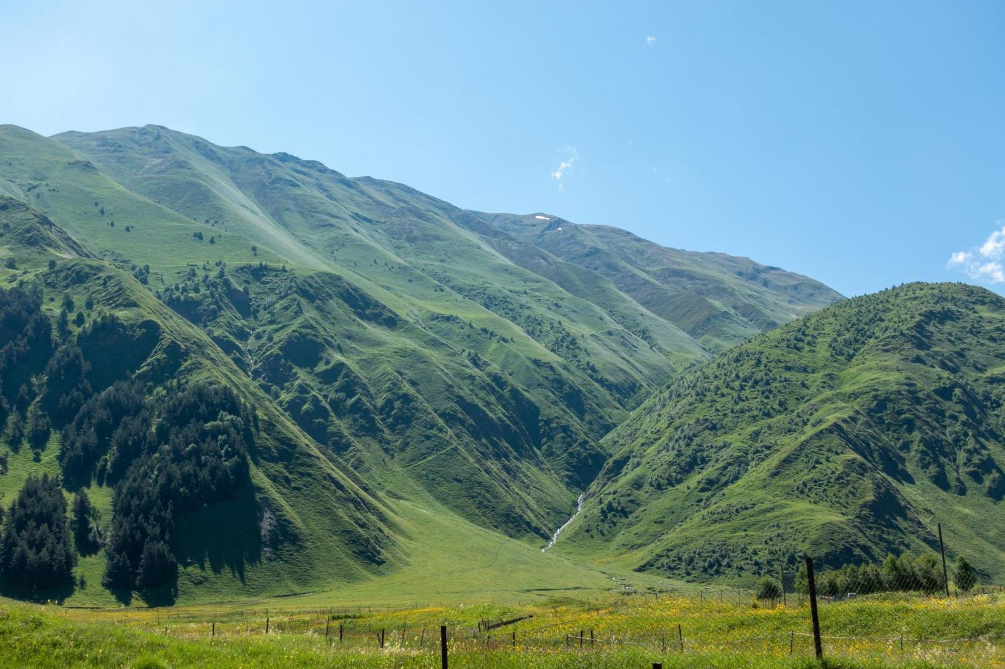 Terkhena Hotel Kazbegi Eksteriør billede