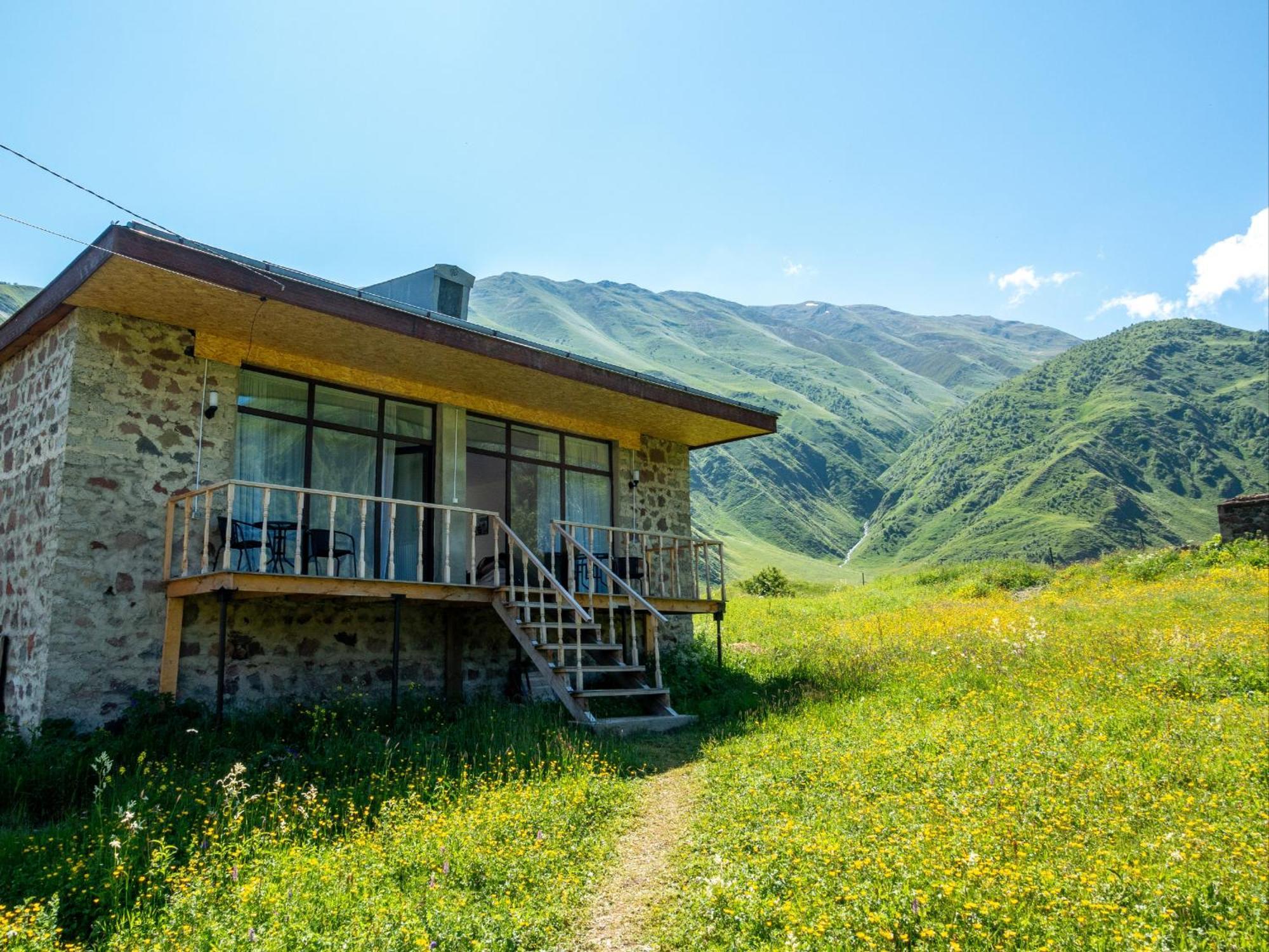 Terkhena Hotel Kazbegi Eksteriør billede